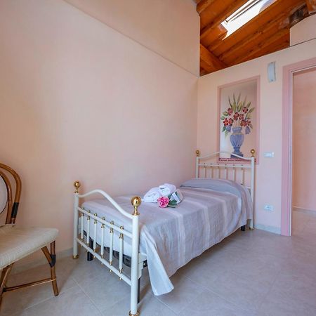 Villa Clara Few Km From The Sea - Happy Rentals بيتراسانتا المظهر الخارجي الصورة