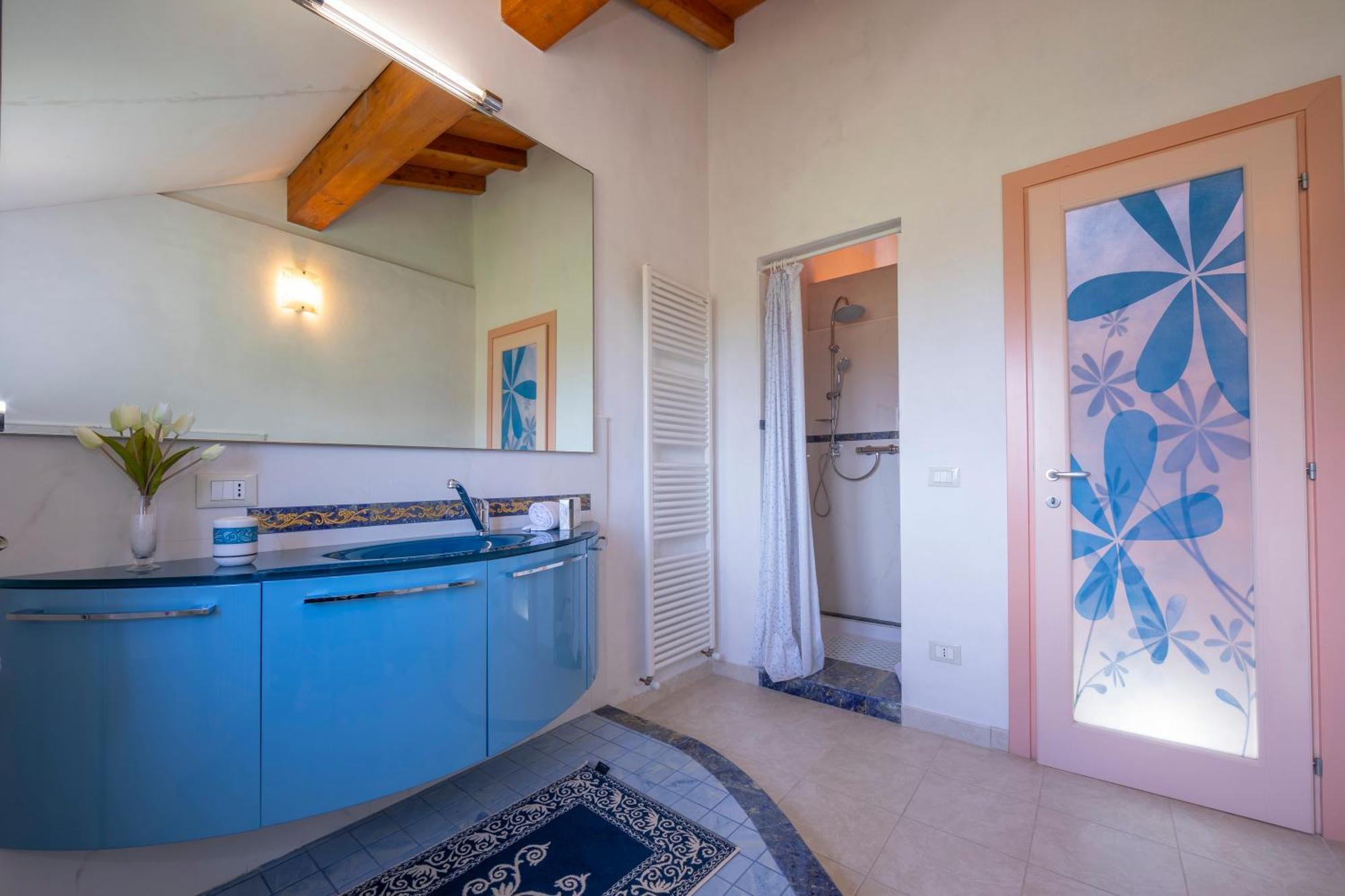 Villa Clara Few Km From The Sea - Happy Rentals بيتراسانتا المظهر الخارجي الصورة