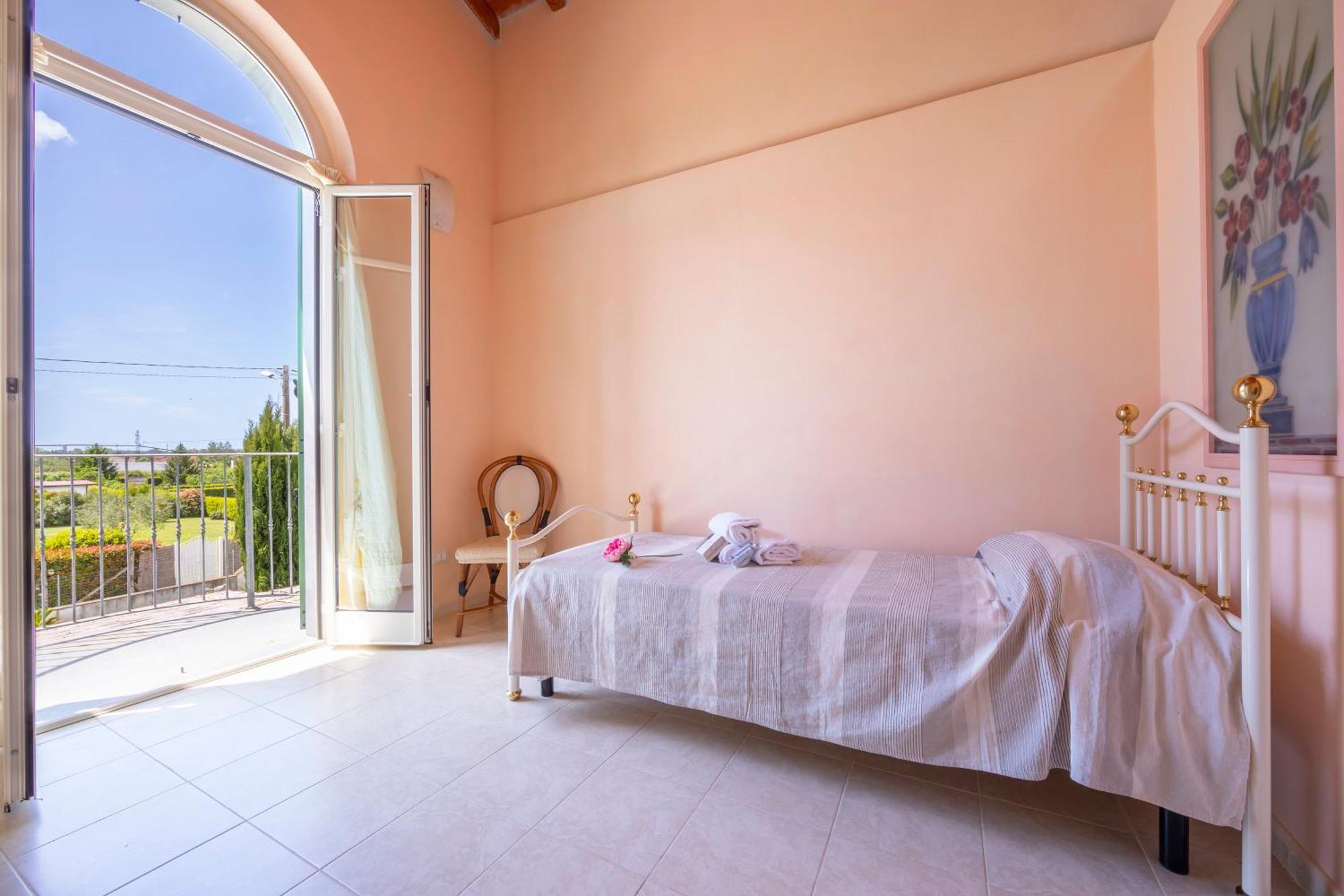 Villa Clara Few Km From The Sea - Happy Rentals بيتراسانتا المظهر الخارجي الصورة