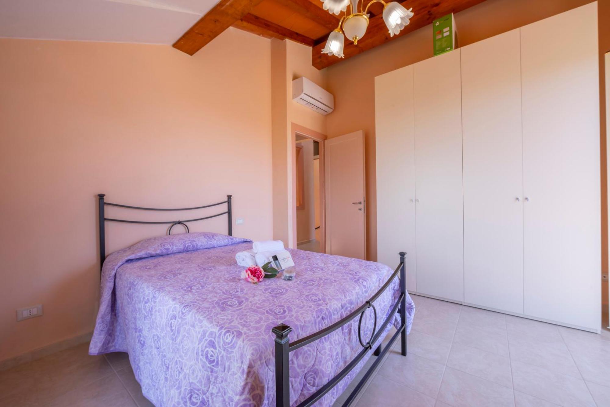 Villa Clara Few Km From The Sea - Happy Rentals بيتراسانتا المظهر الخارجي الصورة