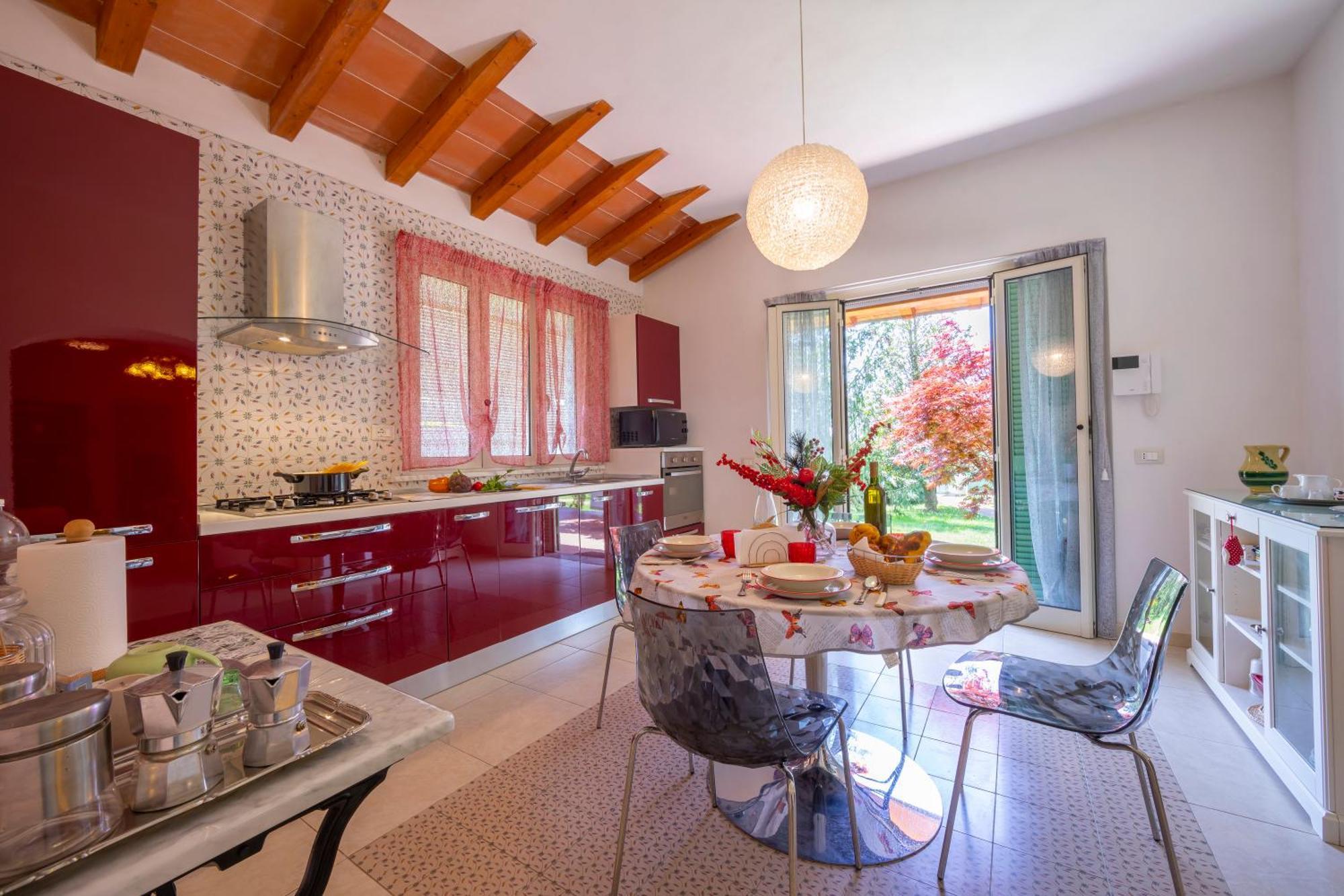 Villa Clara Few Km From The Sea - Happy Rentals بيتراسانتا المظهر الخارجي الصورة