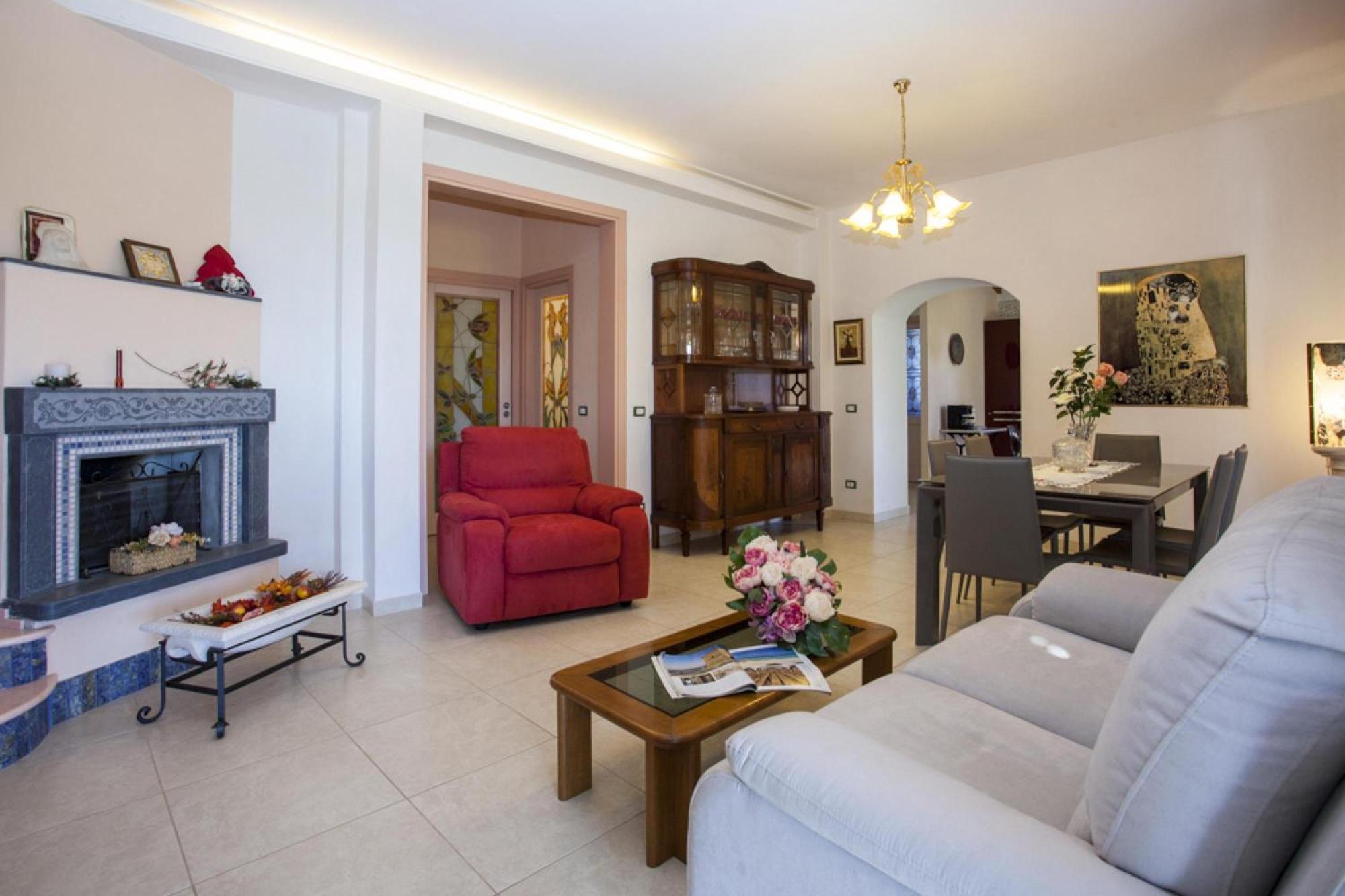 Villa Clara Few Km From The Sea - Happy Rentals بيتراسانتا المظهر الخارجي الصورة