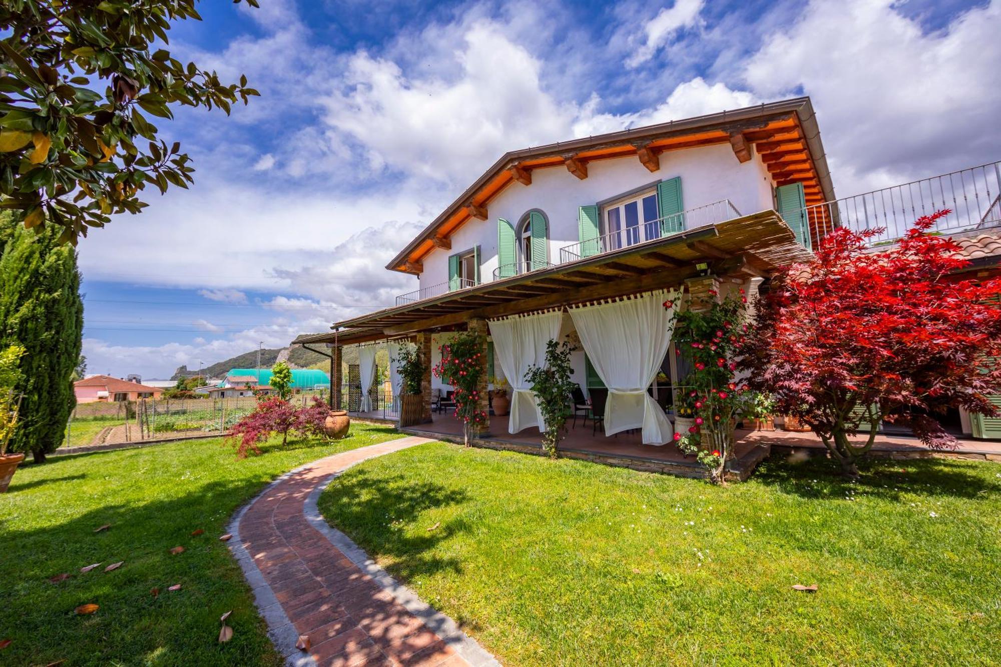 Villa Clara Few Km From The Sea - Happy Rentals بيتراسانتا المظهر الخارجي الصورة